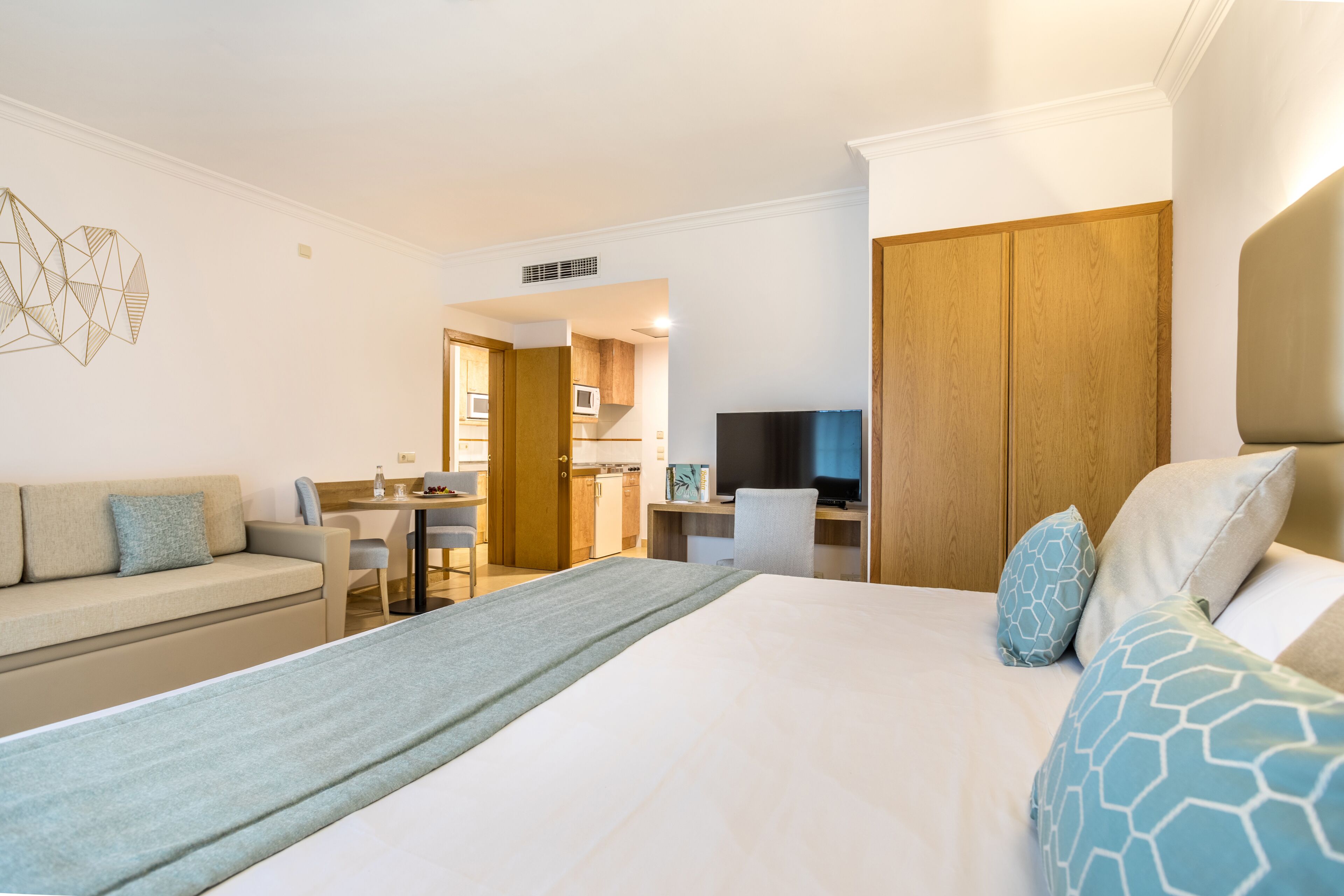 Premium bedding, pillowtop beds, in-room safe, desk