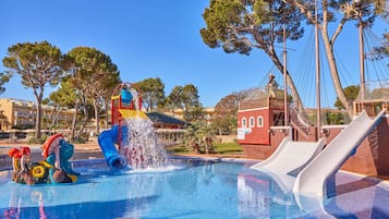 Indoor pool, 3 outdoor pools, pool umbrellas, sun loungers