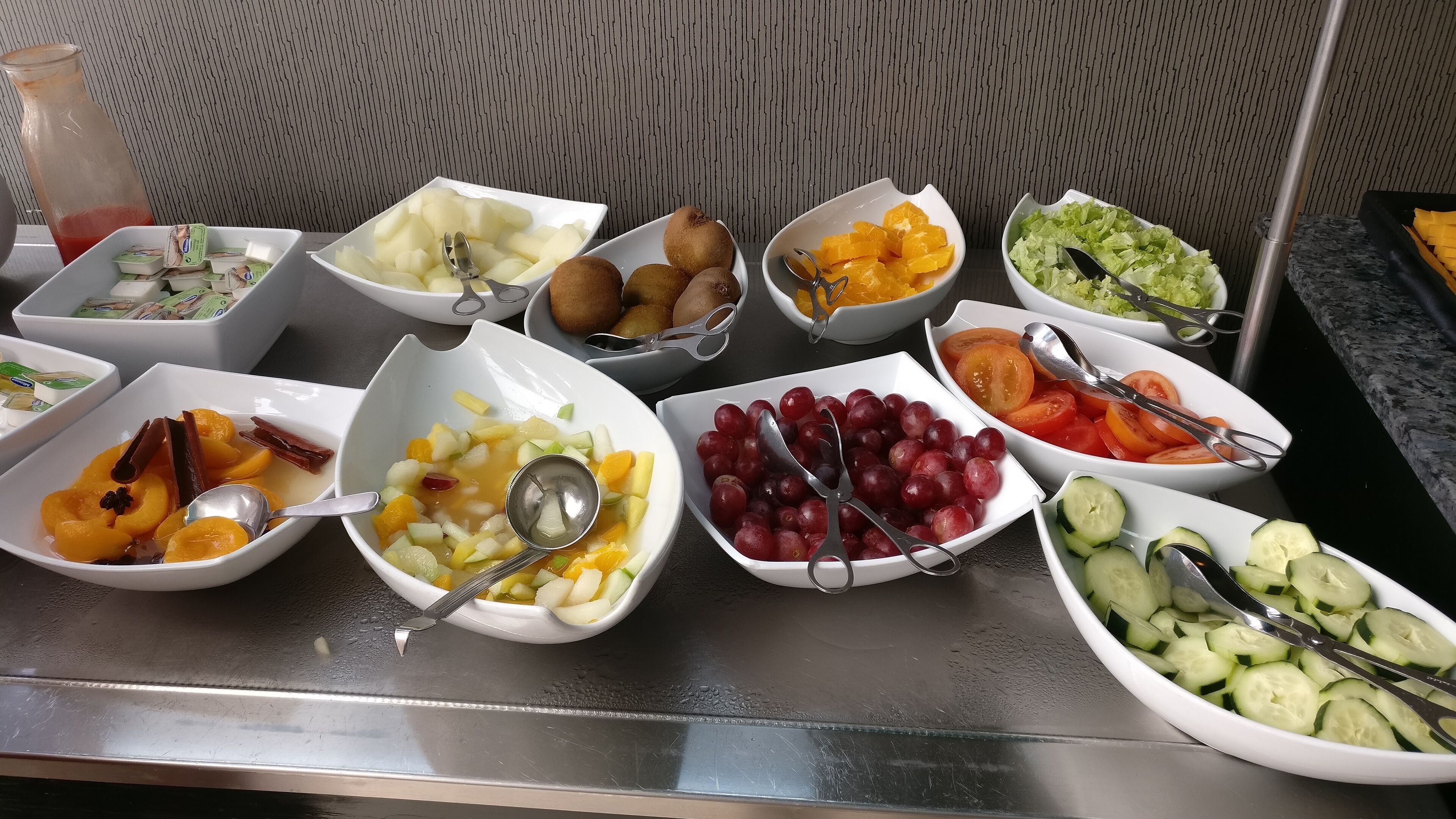 Frukostbuffé varje dag (EUR 22.50 per person)