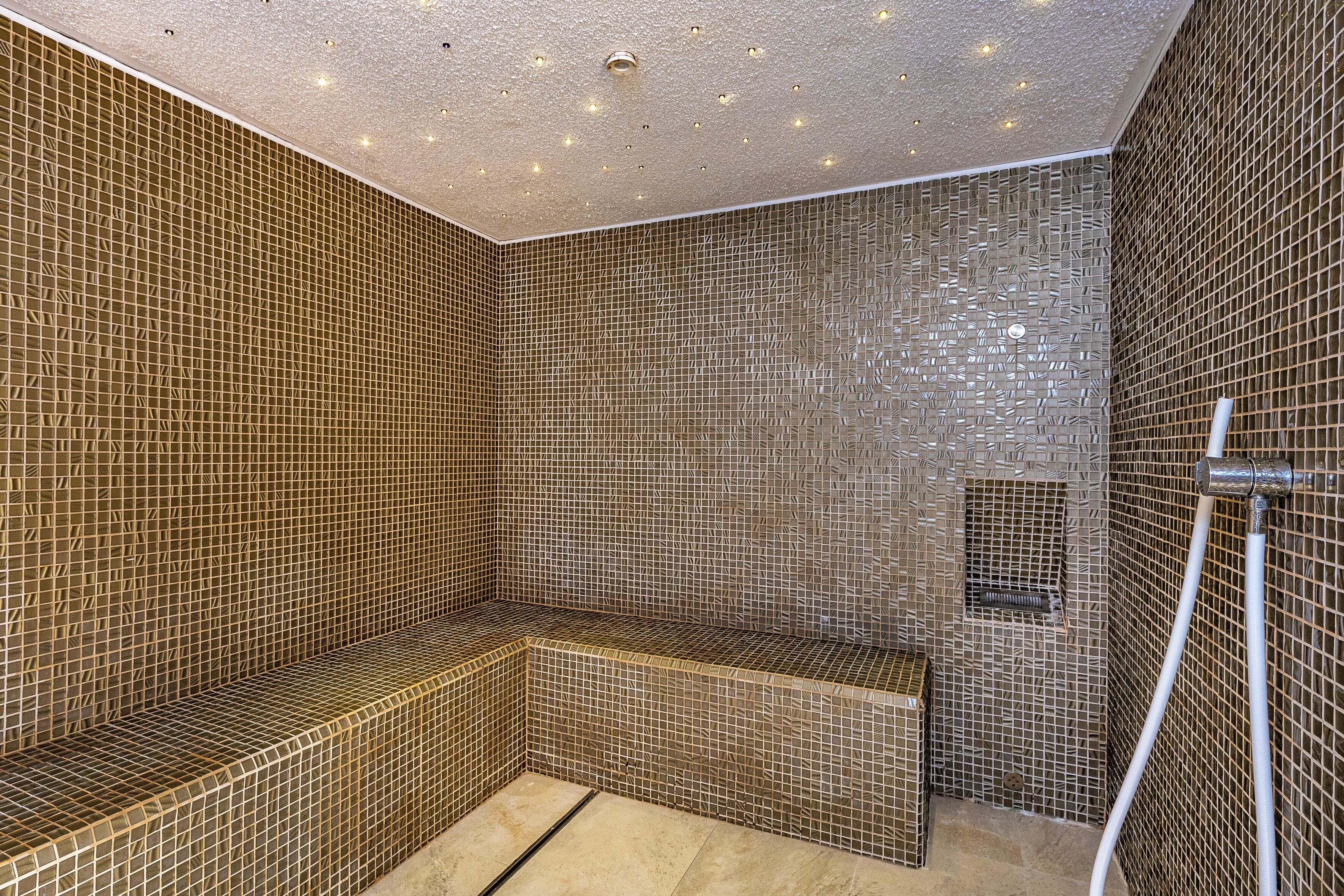 sauna, hot tub, turkish bath/hammam, body treatments, body wraps