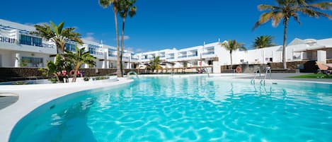 2 outdoor pools, pool umbrellas, pool loungers
