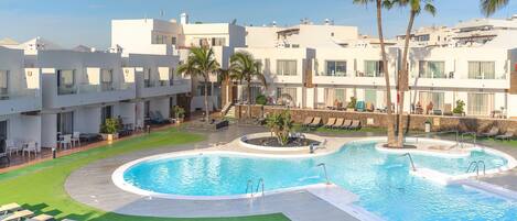 2 outdoor pools, pool umbrellas, pool loungers