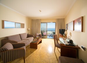 Minibar, coffre-fort, bureau, rideaux d’obscurcissement