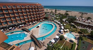 Suite Elite, banyera d'hidromassatge, vistes al mar | Minibar, caixa forta a l'habitació, escriptori i cortines opaques 