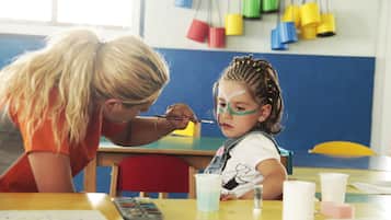 Zona de juegos infantil cubierta