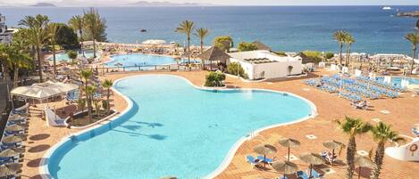 3 outdoor pools, pool umbrellas, pool loungers