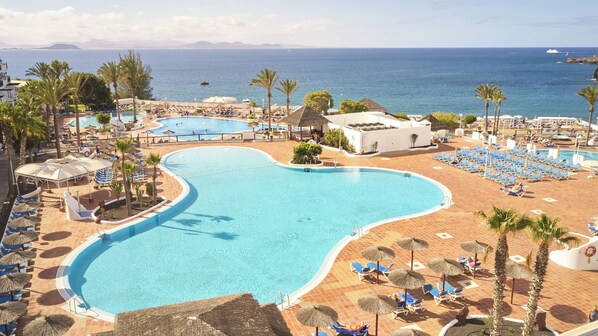 3 outdoor pools, pool umbrellas, sun loungers - Sandos Papagayo Hotel (Yaiza)