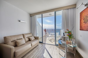 Elite Single Room, Sea View | Minibar, caja de seguridad en la habitación y escritorio 