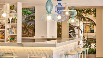 2 bars/lounges, swim-up bar, poolside bar