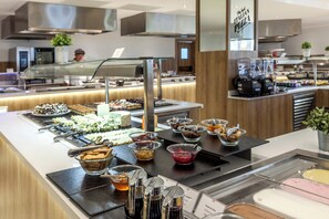 2 Restaurants; Frühstück, Mittagessen und Abendessen werden serviert