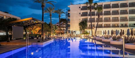 Outdoor pool, open 10:00 AM to 8:00 PM, pool umbrellas, sun loungers