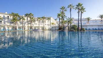 Indoor pool, 2 outdoor pools, sun loungers