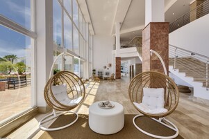 Vistas para a piscina, aberto todos os dias 