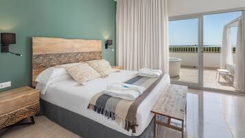 Deluxe tweepersoonskamer, bubbelbad | Een minibar, een bureau, gratis wifi, beddengoed