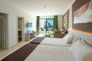 Espacio para trabajar con laptop, wifi gratis y ropa de cama 