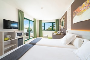 笔记本电脑工作区、免费 WiFi、床单