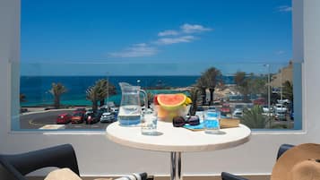 Espace de travail pour ordinateur portable, Wi-Fi gratuit, draps fournis