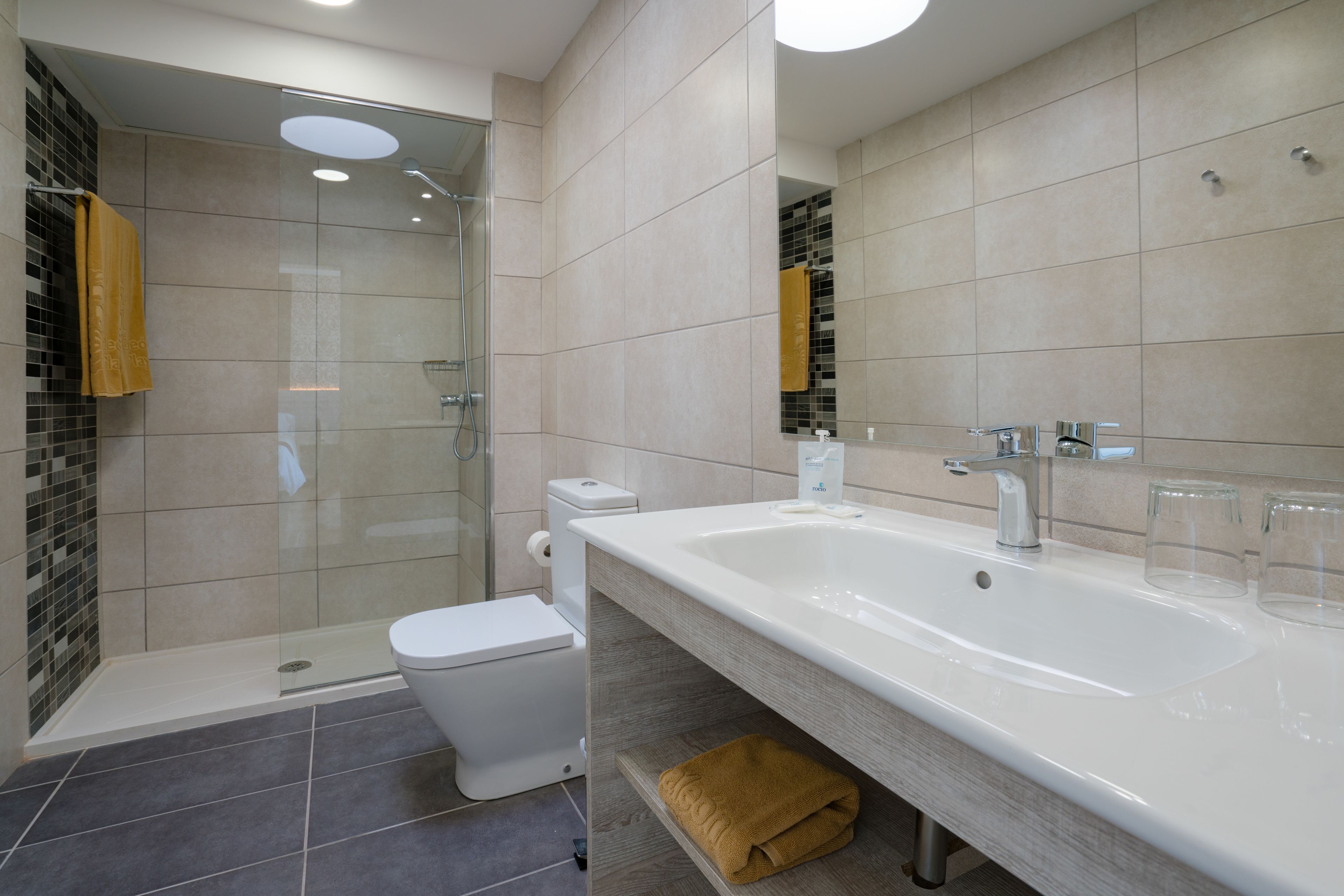 towels, soap, shampoo, toilet paper