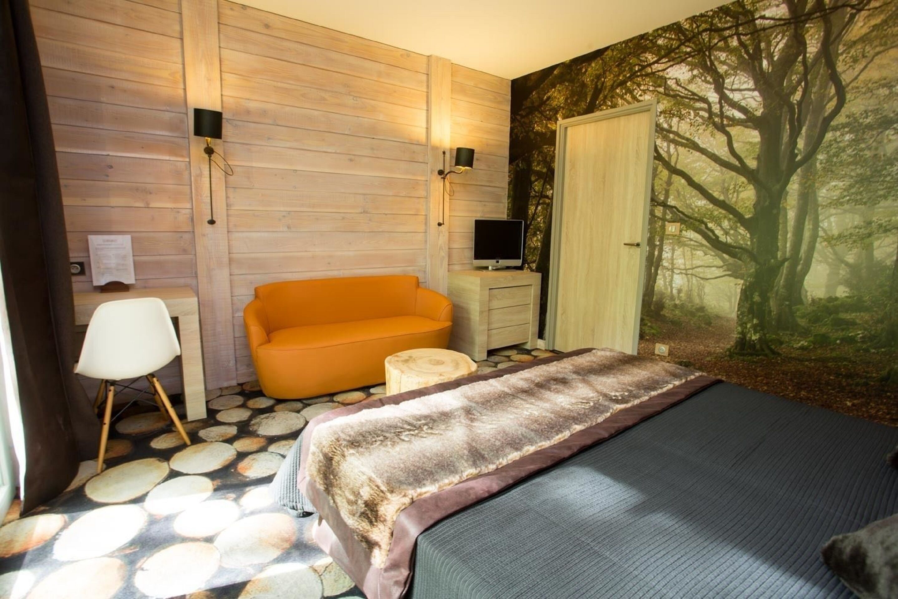 soundproofing, free wifi