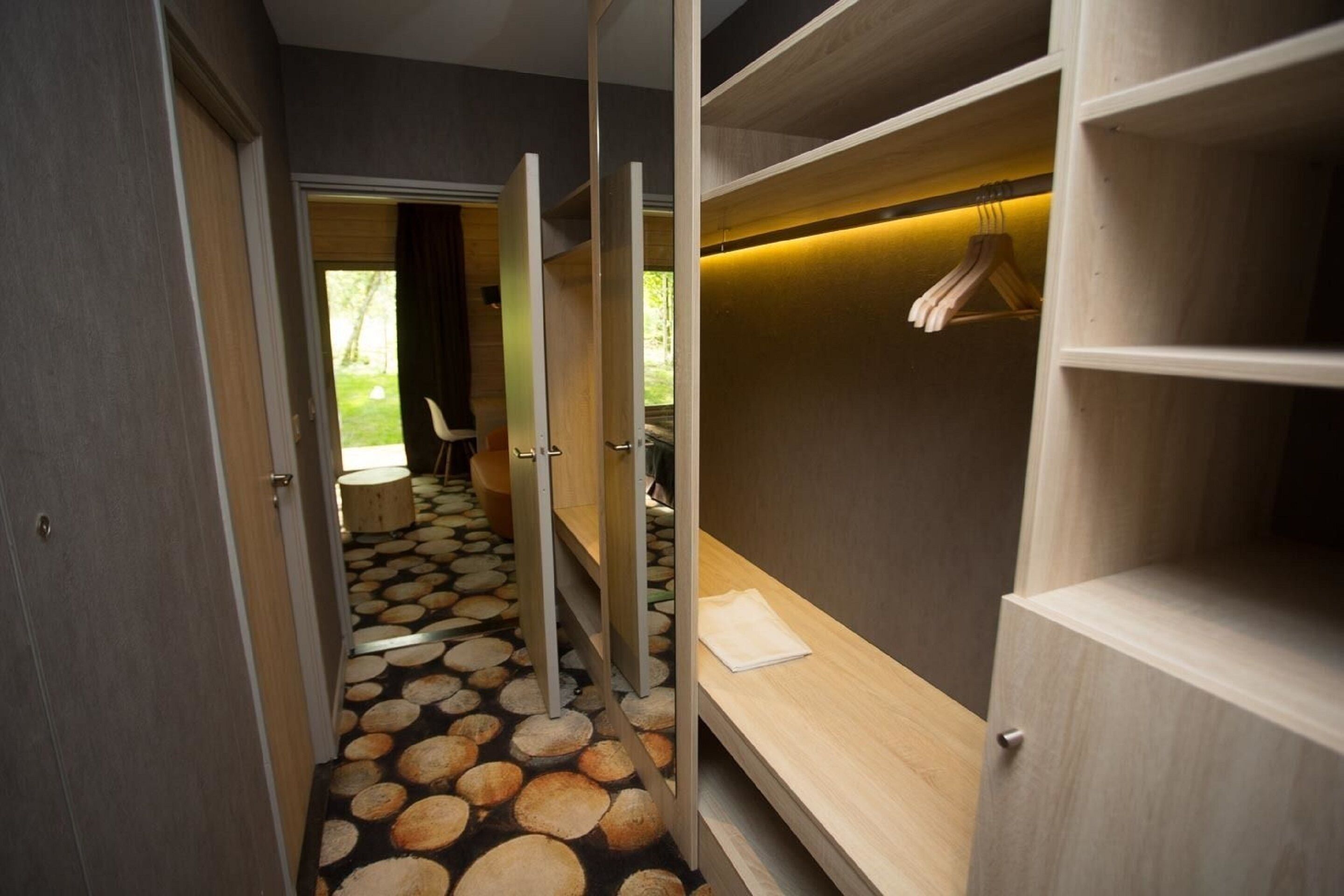 soundproofing, free wifi