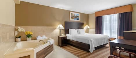 Schreibtisch, Verdunkelungsvorhänge, Bügeleisen/Bügelbrett