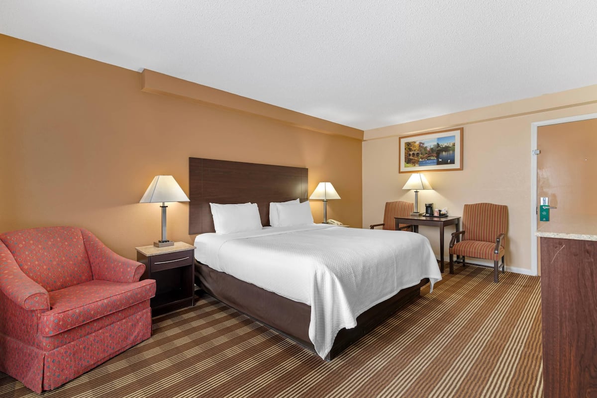 Desk, blackout drapes, iron/ironing board, free WiFi