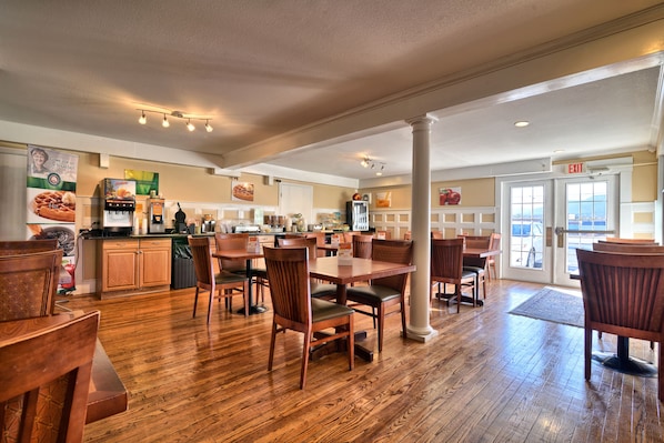 Free daily buffet breakfast - Quality Inn North Conway (North Conway)