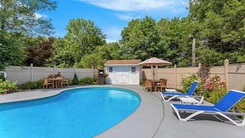 Outdoor pool, sun loungers