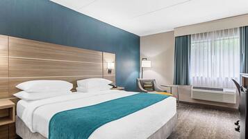 Standard Room, 1 King Bed, Non Smoking, Refrigerator & Microwave | Desk, iron/ironing board, free cribs/infant beds, free WiFi