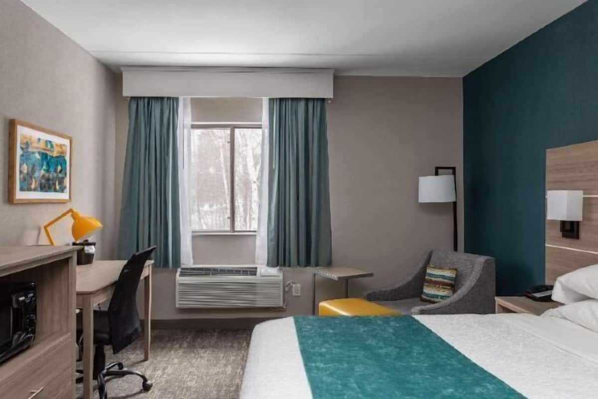 Desk, iron/ironing board, free cribs/infant beds, free WiFi