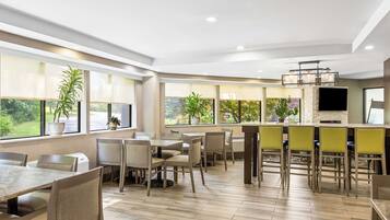 Free daily continental breakfast