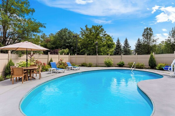 Outdoor pool, pool loungers