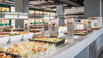 Se sirven desayunos, comidas y cenas