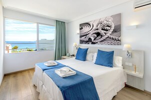 Apartamento, 1 habitación (with views) | 1 dormitorio, caja fuerte, escritorio y cortinas opacas