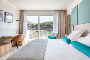 迷你吧、客房内保险箱、办公桌、熨斗/熨板