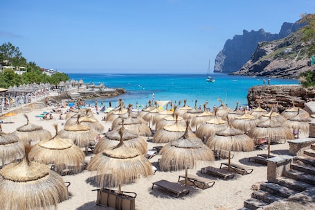 On the beach, beach towels. Grupotel Molins