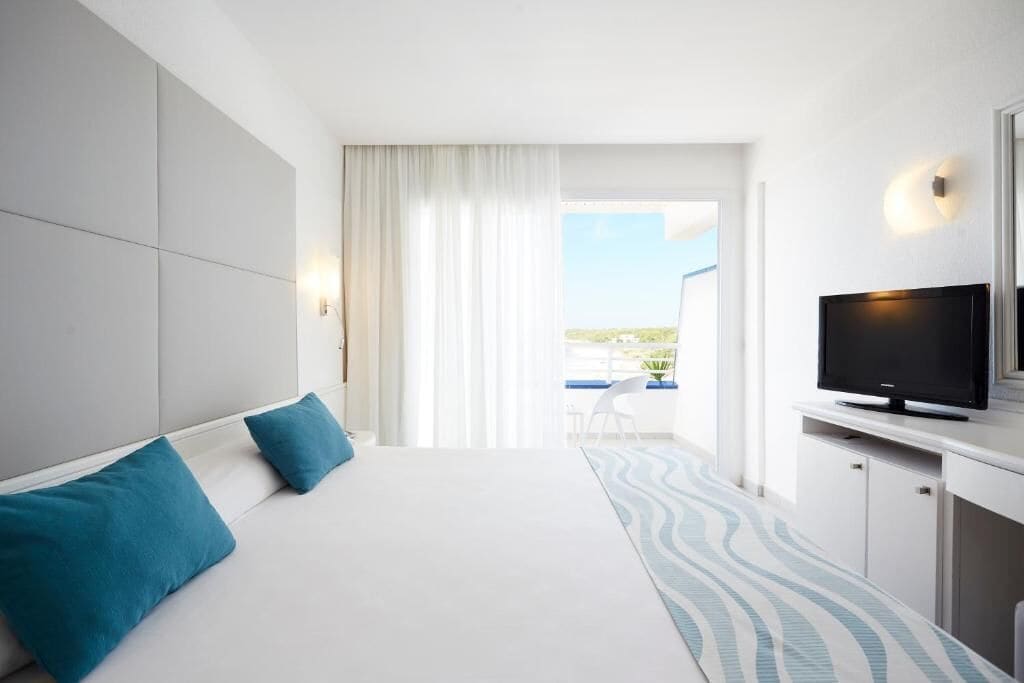Desk, laptop workspace, free WiFi, bed sheets
