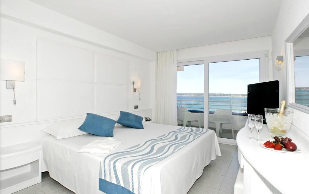 Desk, laptop workspace, free WiFi, bed sheets