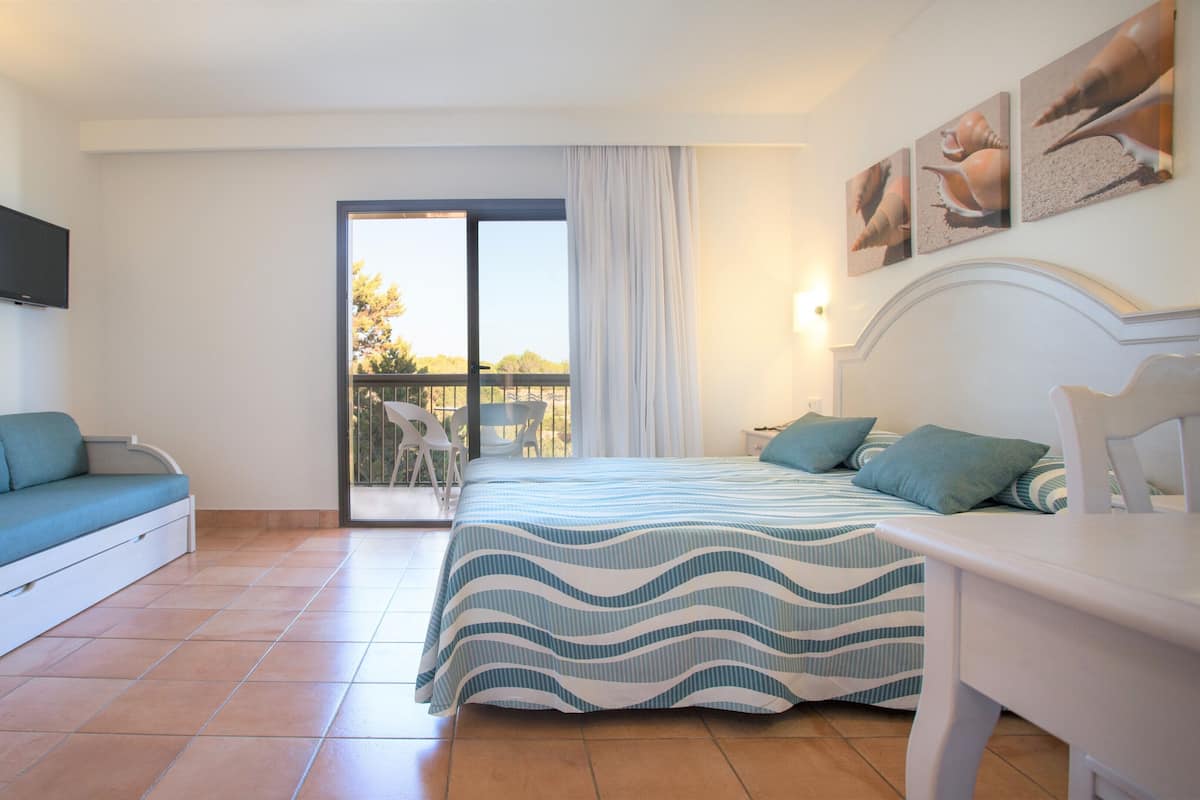 Desk, laptop workspace, free cribs/infant beds, free WiFi