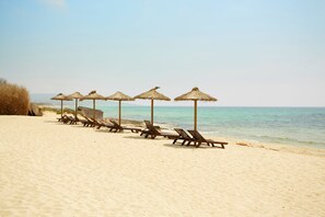 On the beach, white sand - Insotel Hotel Formentera Playa (Formentera)