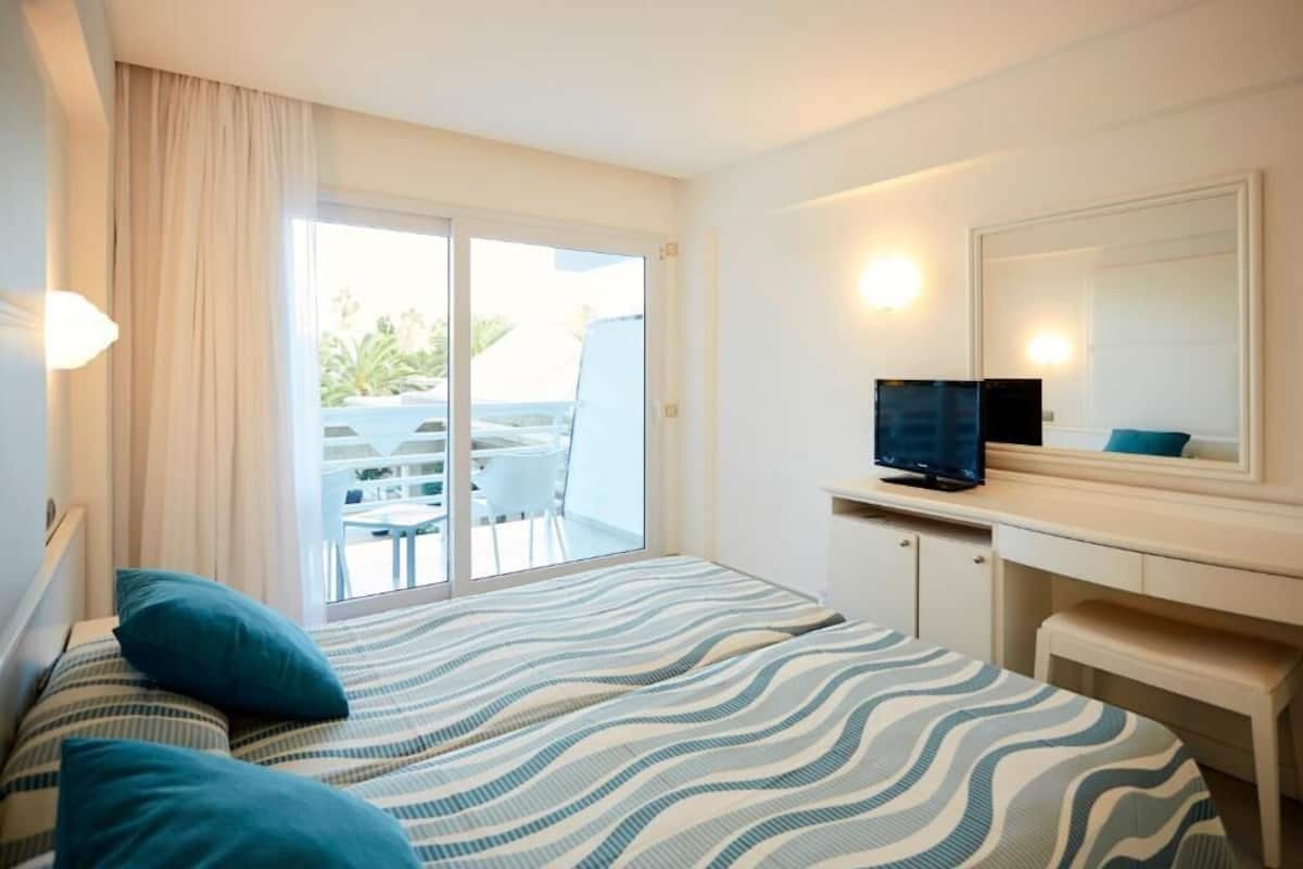Desk, laptop workspace, free cribs/infant beds, free WiFi