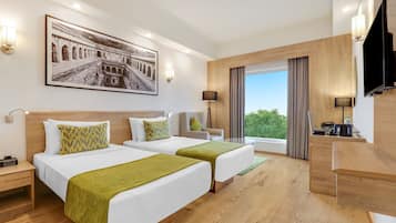 Executive queen/ King/ Twin Room | 1 bedroom, minibar, in-room safe, desk