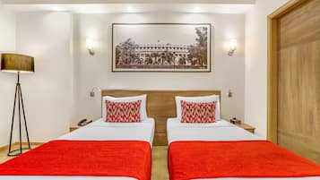 Deluxe Queen/ Twin Room | Bathroom | Free toiletries, slippers, towels