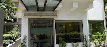 Lemon Tree Hotel, Udyog Vihar, Gurugram