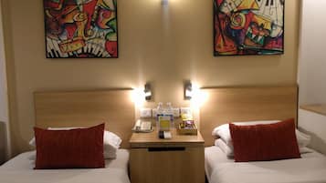 Business Twin Room | 1 bedroom, hypo-allergenic bedding, minibar, in-room safe