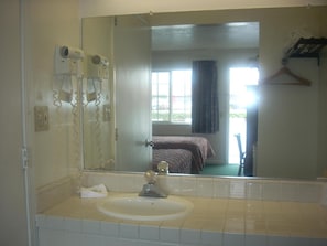 Separate tub and shower, free toiletries, hair dryer, towels - Economy Inn Monterey (Seaside)