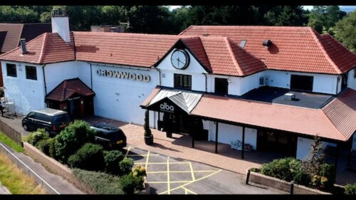 Crowwood Hotel