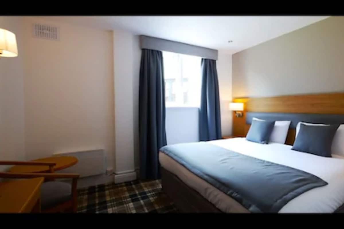 1 bedroom, Egyptian cotton sheets, Select Comfort beds
