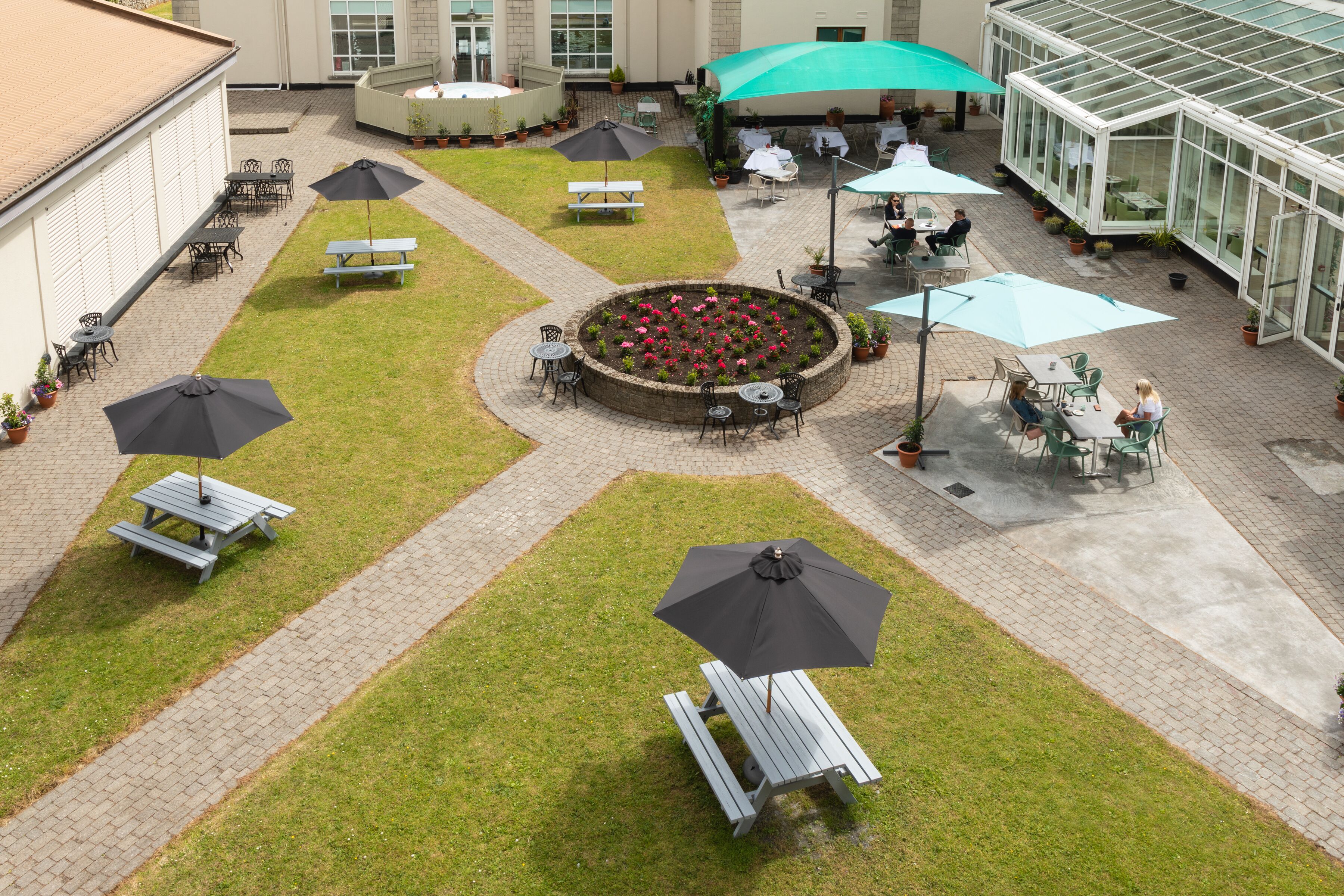 breakfast, lunch and dinner served