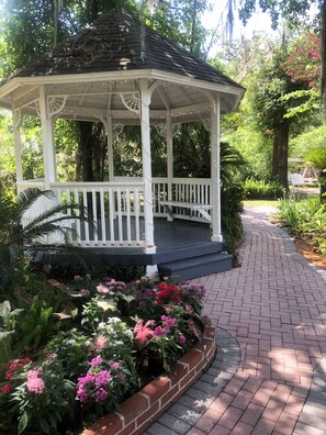 Gazebo - Sweetwater Branch Inn (Gainesville)